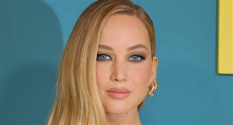 jennifer lawrence no clothes|Jennifer Lawrence stuns fans by getting NAKED in X。